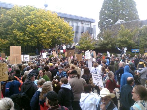 ~500 Eugenians Showed Up For the Occupy Eugene Protest